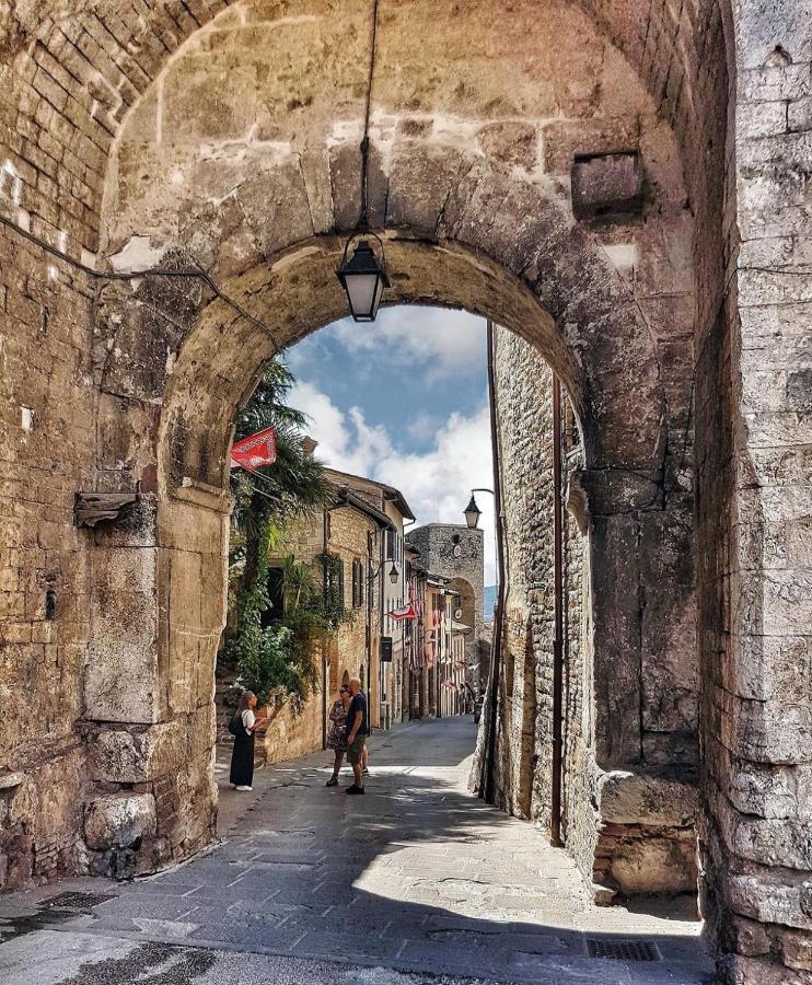 L'Ira Di Dante Villa Gubbio Bagian luar foto